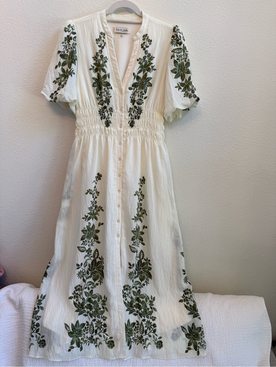 Taylor Dresses & Skirts - 🌿 Taylor White & Green Floral Smocked Midi Dress Size 10 Cottagecore